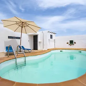 With Amazing Views, Jacuzzi And Private Pool San Bartolomé